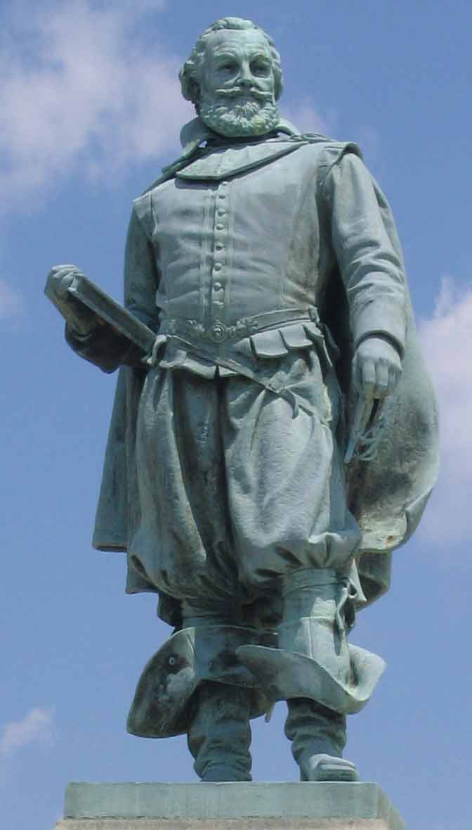 Pocahontas e John Smith - Statua di Smith